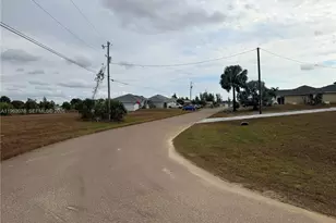 12th Pl, Cape Coral, FL 33909 - Photo 7