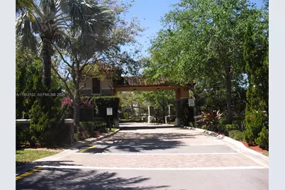 2750 E Jockey Cir E, Davie, FL 33330 - Photo 5