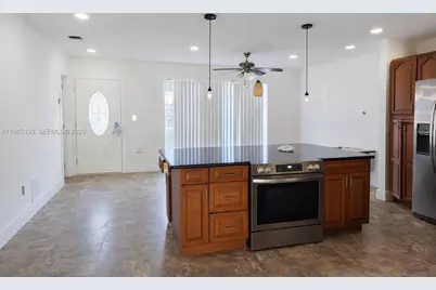 471 NE 162nd St #1a, Miami, FL 33162 - Photo 3