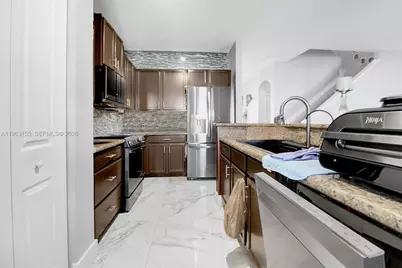 3455 NE 1st St, Homestead, FL 33033 - Photo 9