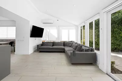 1961 S Oak Haven Cir, Miami, FL 33179 - Photo 21