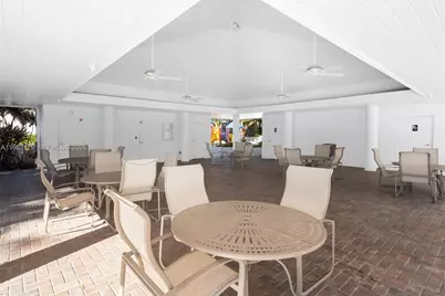 1961 S Oak Haven Cir, Miami, FL 33179 - Photo 73