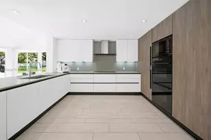 1961 S Oak Haven Cir, Miami, FL 33179 - Photo 17