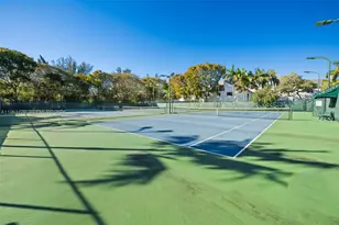 1961 S Oak Haven Cir, Miami, FL 33179 - Photo 63