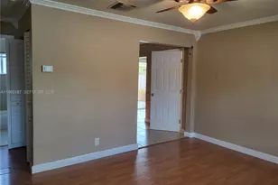 30 NE 56th St, Oakland Park, FL 33334 - Photo 11