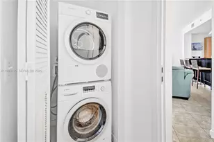 300 S Biscayne Blvd, Miami, FL 33131 - Photo 17