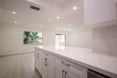 17911 NW 68th Ave #M206, Hialeah, FL 33015 - Photo 5