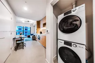 11 NE 6th St, Miami, FL 33132 - Photo 7