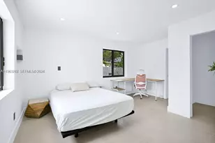 221 NE 4th St, Hallandale Beach, FL 33009 - Photo 15