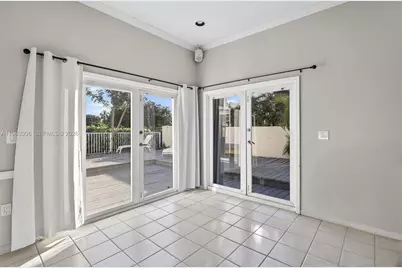 1150 Queen Palm Ct, Hollywood, FL 33019 - Photo 15