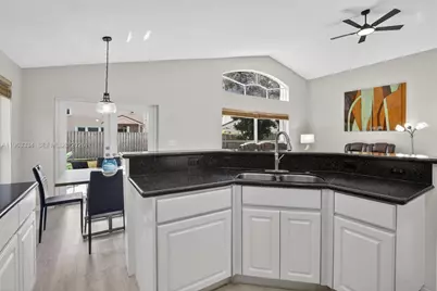 13224 NW 12th St, Pembroke Pines, FL 33028 - Photo 9