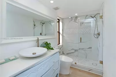 1000 Quayside Ter #1608, Miami, FL 33138 - Photo 17