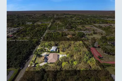 19955 SW 186th St, Miami, FL 33187 - Photo 9