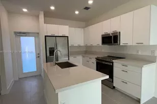 8167 NW 41st St, Doral, FL 33166 - Photo 5