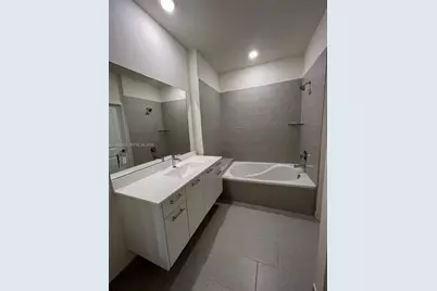 8167 NW 41st St #E-402, Doral, FL 33166 - Photo 13