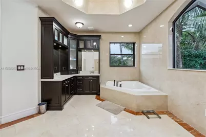 8200 NW 163rd St, Miami Lakes, FL 33016 - Photo 51