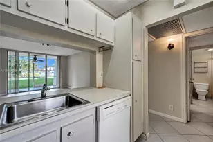 9440 Poinciana Pl, Davie, FL 33324 - Photo 23