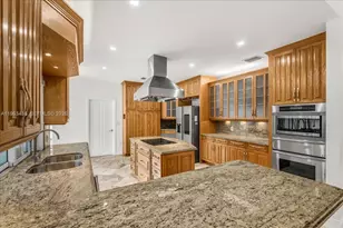 15507 NW 82nd Ct, Miami Lakes, FL 33016 - Photo 3