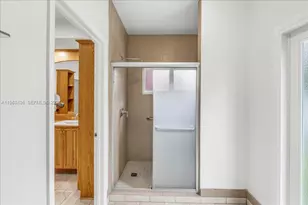 15507 NW 82nd Ct, Miami Lakes, FL 33016 - Photo 13