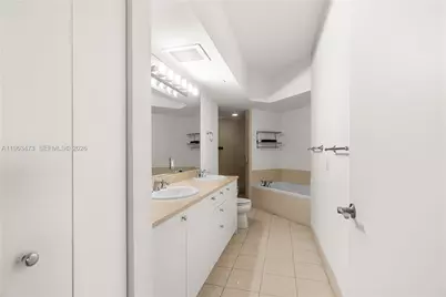 20000 E Country Club Dr #716, Aventura, FL 33180 - Photo 29