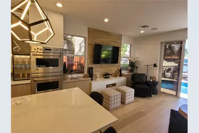 1372 Bayview Dr, Fort Lauderdale, FL 33304 - Photo 5