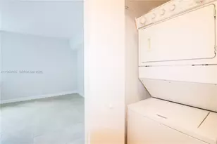 335 S Biscayne Blvd, Miami, FL 33131 - Photo 13