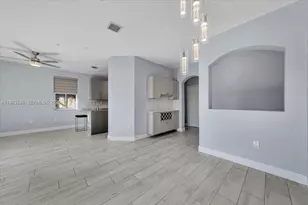 150 Jacaranda Country Club Dr, Plantation, FL 33324 - Photo 23