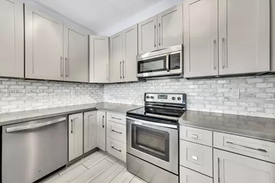 150 Jacaranda Country Club Dr #200, Plantation, FL 33324 - Photo 11