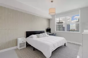 31 SE 5th St, Miami, FL 33131 - Photo 13