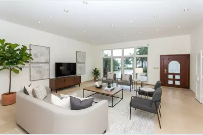 827 N Southlake Dr #827, Hollywood, FL 33019 - Photo 5