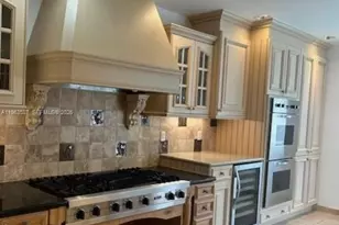 827 N Southlake Dr, Hollywood, FL 33019 - Photo 9