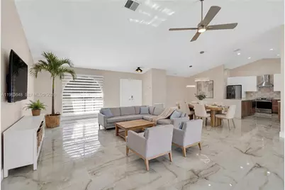 10425 NW 48th Mnr, Coral Springs, FL 33076 - Photo 3