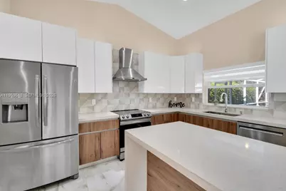 10425 NW 48th Mnr, Coral Springs, FL 33076 - Photo 15