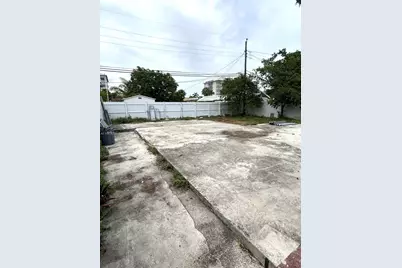 533 E 23rd St, Hialeah, FL 33013 - Photo 15