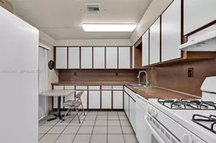 533 E 23rd St, Hialeah, FL 33013 - Photo 7