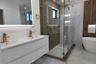 18450 NW 56th Pl, Miami Gardens, FL 33055 - Photo 37