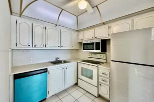 82 Dorset B, Boca Raton, FL 33434 - Photo 5