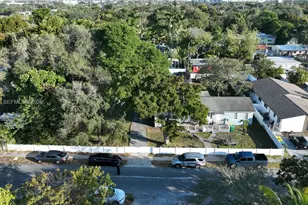 228 SW 8th St, Dania Beach, FL 33004 - Photo 3