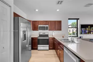 9393 W 33rd Way, Hialeah, FL 33018 - Photo 9