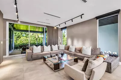 285 W Mashta Dr, Key Biscayne, FL 33149 - Photo 3