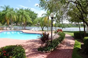 2810 N Oakland Forest Dr, Oakland Park, FL 33309 - Photo 27