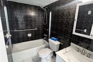 4717 NW 7th St, Miami, FL 33126 - Photo 13