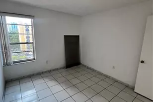 4717 NW 7th St, Miami, FL 33126 - Photo 17