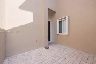 2467 SE 19th St, Homestead, FL 33035 - Photo 3