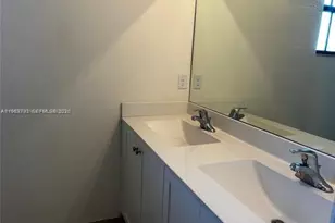 3402 W 105th St, Hialeah, FL 33018 - Photo 13