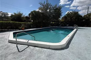 16950 W Dixie Hwy A526 Hwy, North Miami Beach, FL 33160 - Photo 11