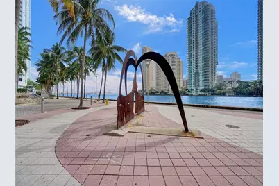 300 S Biscayne Blvd #T-1414, Miami, FL 33131 - Photo 47