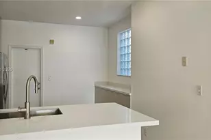 3686 San Simeon Cir, Weston, FL 33331 - Photo 5