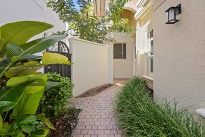 1408 Mariner Way, Hollywood, FL 33019 - Photo 5