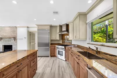 10110 SW 66th St, Miami, FL 33173 - Photo 11